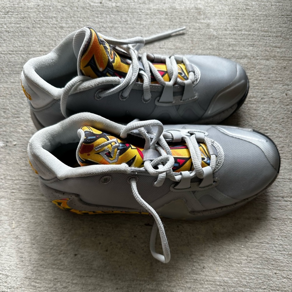 Nike Zoom Freak 1 GS Giannis Graffiti Kids Basketball 3.5 Youth